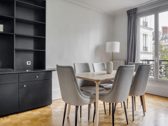 Charming Two Bedroom Oasis in the Heart of Paris, Paris Amsterdam Apartments for Rent