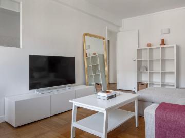 Charming Two Bedroom Paris Oasis Awaits You