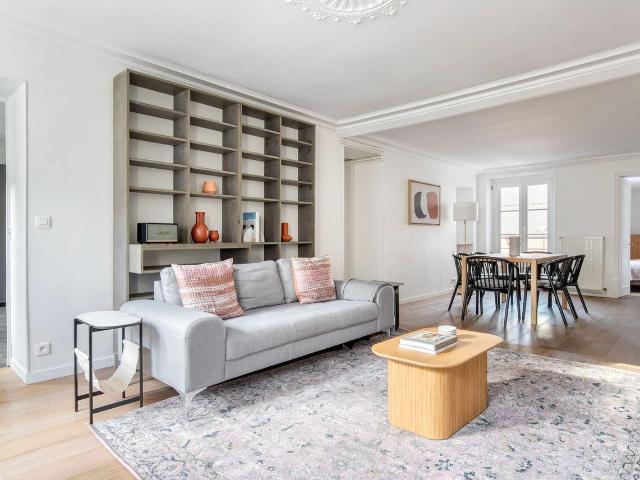Charming Two Bedroom Retreat in Batignolles, Paris Amsterdam Apartments for Rent
