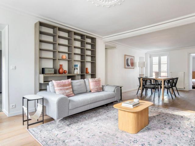 Charming Two Bedroom Retreat in Batignolles
