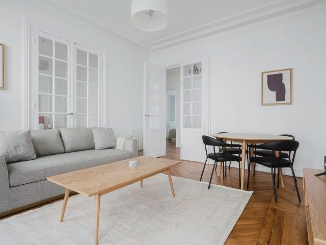 Charming Two Bedroom Retreat in Paris, Paris Amsterdam Apartments for Rent