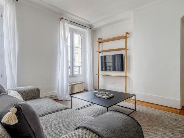Charming Two Bedroom Retreat in Paris, Paris Amsterdam Apartments for Rent