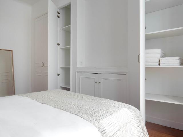 Charming Two Bedroom Retreat in Paris, Paris Amsterdam Apartments for Rent