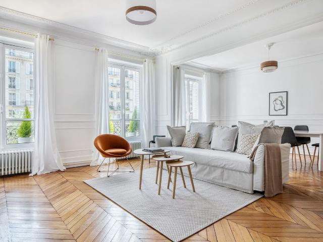 Charming Two Bedroom Retreat in Paris, Paris Amsterdam Apartments for Rent