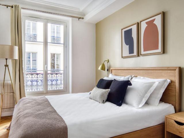 Charming Two Bedroom Retreat in Paris, Paris Amsterdam Apartments for Rent
