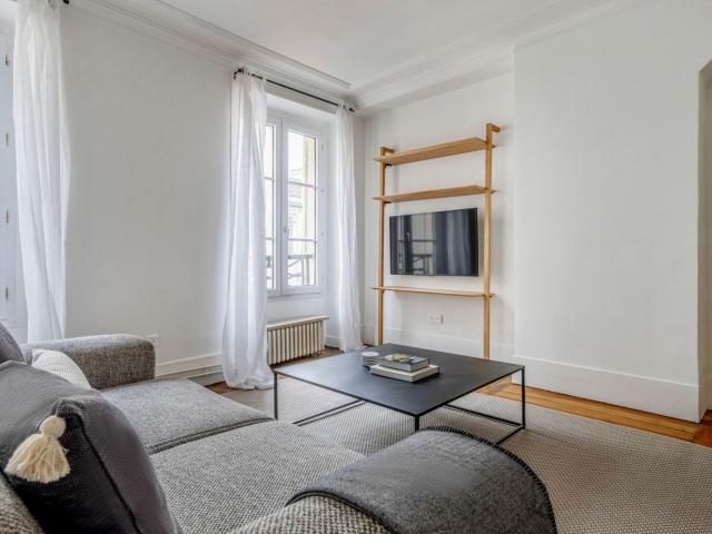 Charming Two Bedroom Retreat in Paris