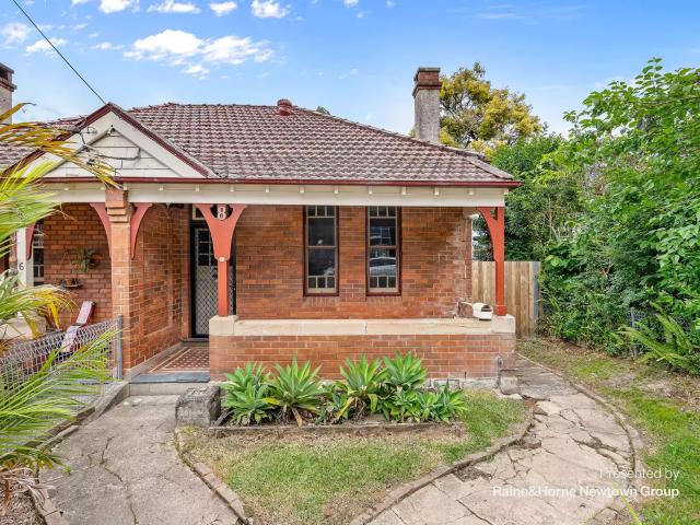 Charming Two Bedroom Semi, Huge Backyard