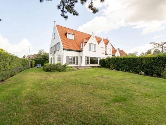 Charming unfurnished couple's villa Minigolf & Tennis Club