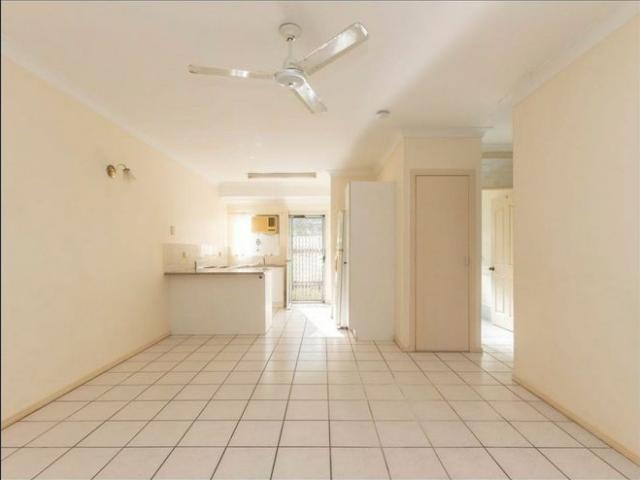 CHARMING UNIT IN MOOROOBOOL!