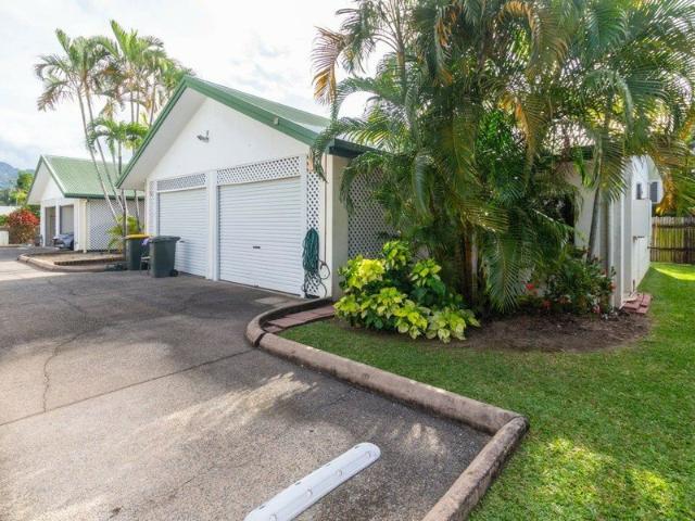 CHARMING UNIT IN MOOROOBOOL!