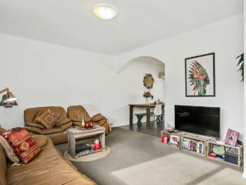 Charming unit in Newtown College Precinct