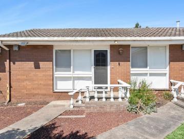 Charming unit in Newtown College Precinct