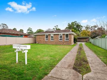 Charming Unit in Convenient Mount Clear Location