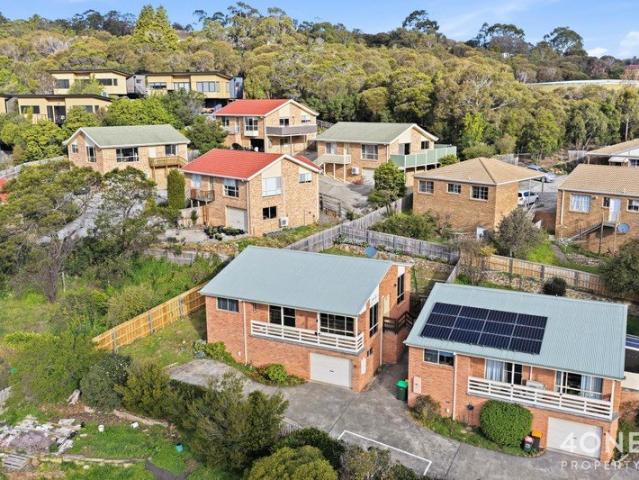 Charming Unit in Convenient Mornington Location