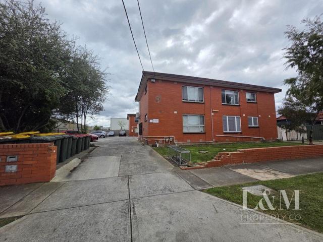 Charming unit in Ideal Location!