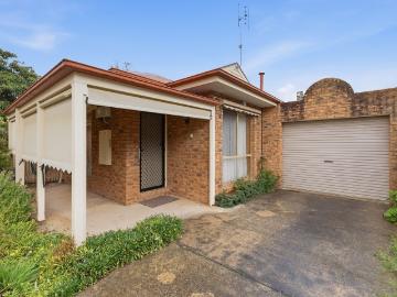 CHARMING UNIT IN LEAFY BENSON STREET
