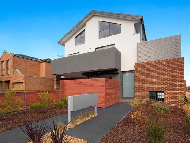 Charming Unit in Prime Location