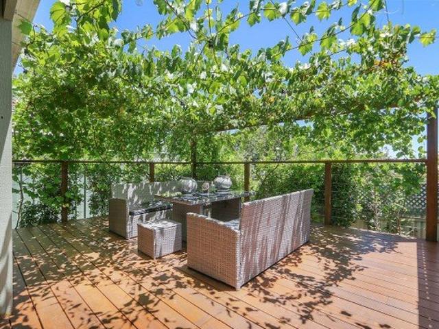 Charming Unit in Sought After East Albury