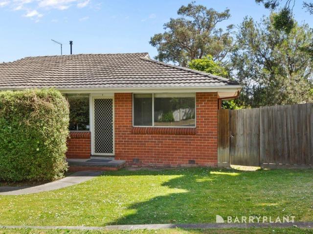 Charming Unit, Vibrant Locale