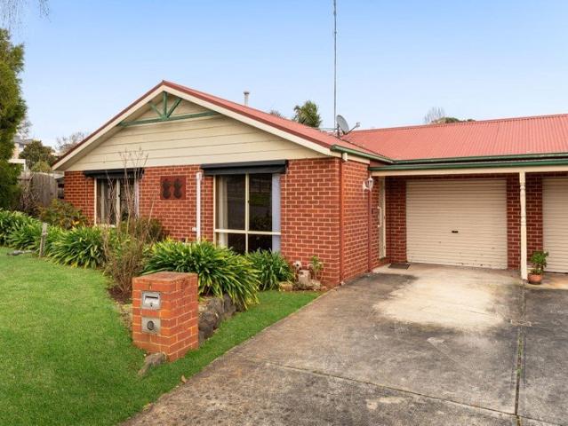 Charming Unit, Walk to Town, Shops & Park