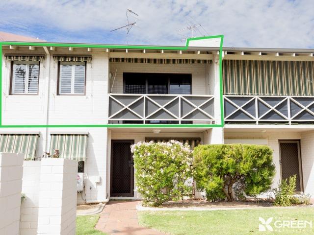 Charming Upstairs 2x1 Unit with Balcony Minutes from the Foreshore