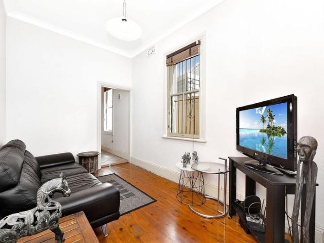 Charming Victorian Cottage In Prime Newtown Location