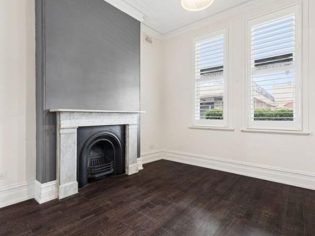 Charming Victorian Terrace with Sleek Contemporary Extension