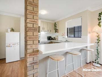 Opportunity Not to be missed! Charming Villa in a Beautiful Noranda Complex
