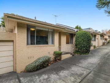 Charming Villa Living in Coveted Balwyn