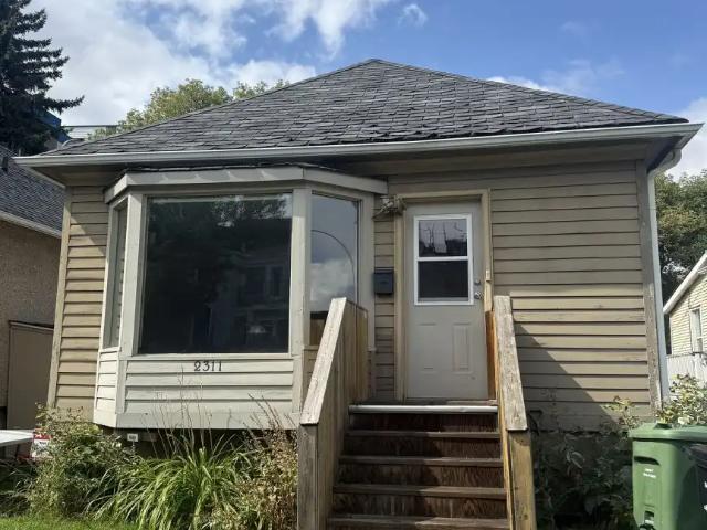 Charming Walk up Bungalow