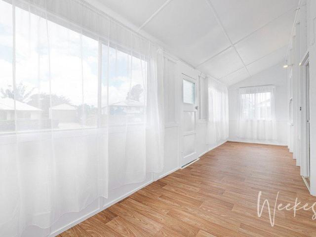 CHARMING WALKERVALE HOME, PRIME LOCATION!
