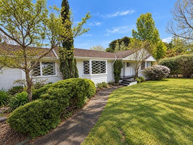 Charming Wentworth Falls Home with Flexible Living & Beautiful Gardens!