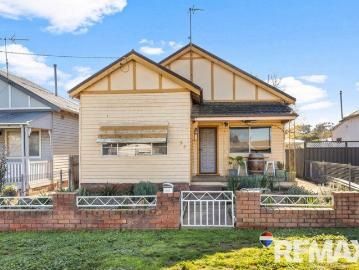 Charming Weatherboard Cottage