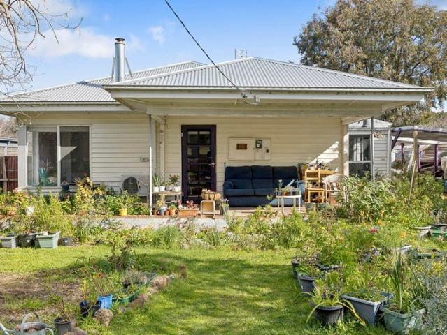 Charming Weatherboard Home with Garden Lifestyle