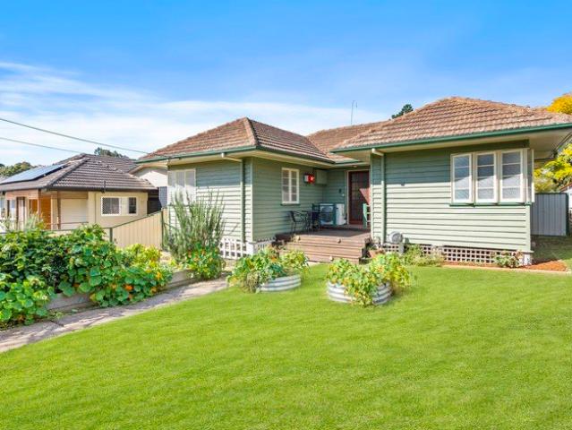 Charming weatherboard home with Toohey Forest Vista
