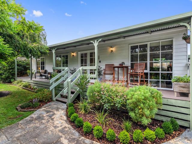Charming Weatherboard Home in a Sought After Croydon Location!