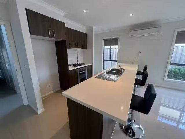 Deal! A/33 Millennium Drive, Sunshine West, VIC 3020