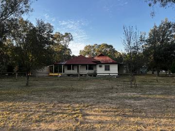 Walbundrie, Greater Hume, Victoria - Parking