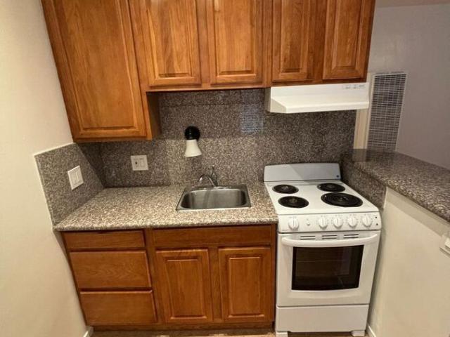 Charming Adams Point Apartment Steps from Lake Merritt!