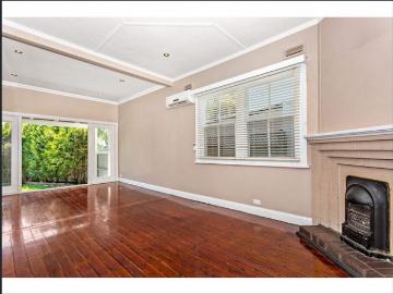CHARMING ADAMSTOWN HOME WITH ALFRESCO AND LOW MAINTENANCE YARD