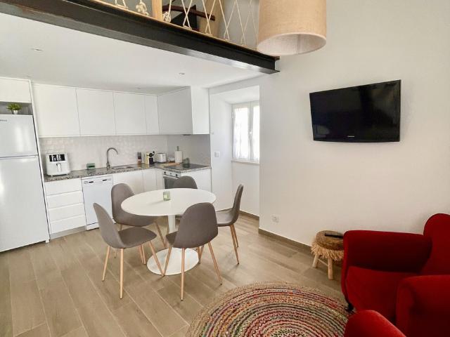 Charming Algarve House with Patio