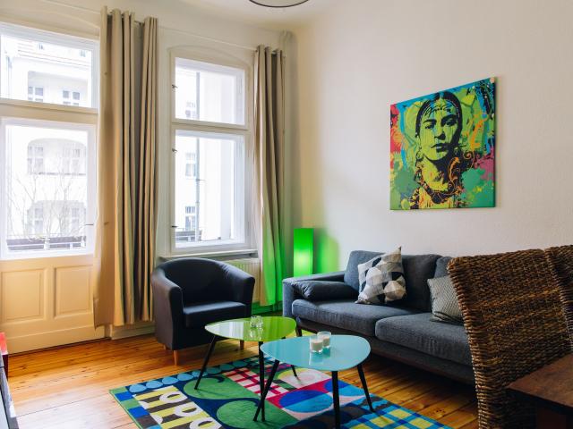 Charming Altbau Apartment with Balcony – Prime Prenzlauer Berg Location