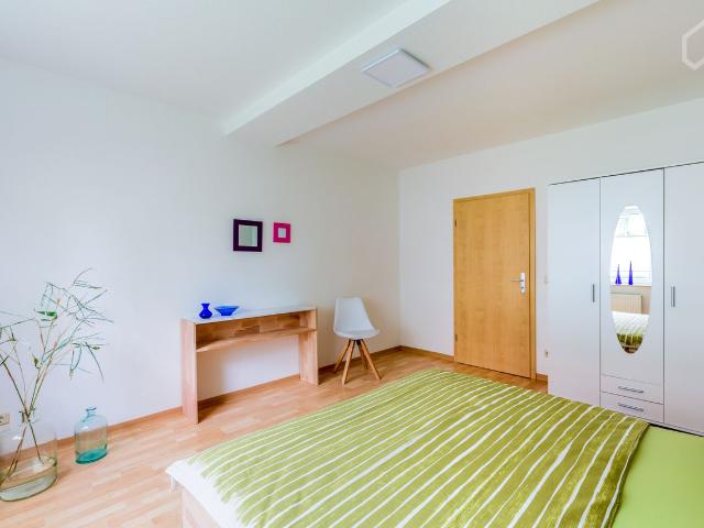Charming and cozy 3 room apartment on time in Leipzig, Leipzig Amsterdam Apartments for Rent
