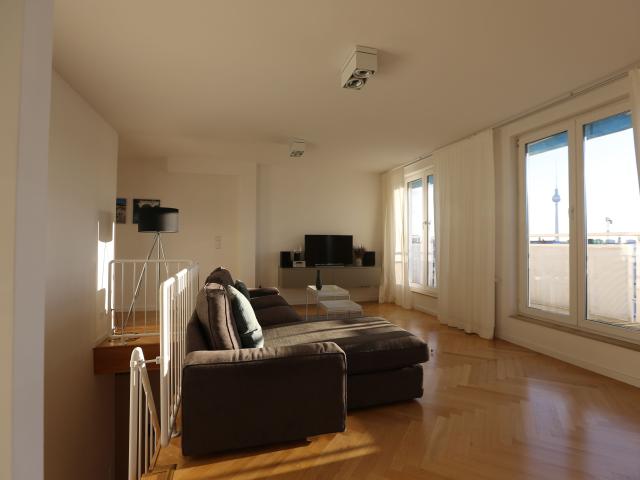 Charming and awesome suite in Prenzlauer Berg with elevator and parking