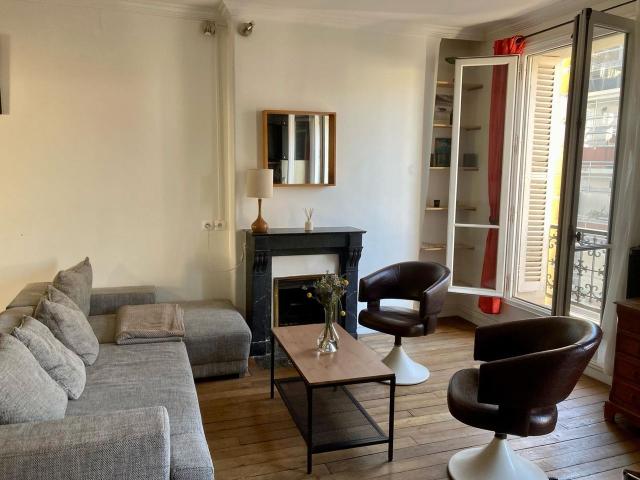 Charming and bright two room apartment, Paris Amsterdam Apartments for Rent