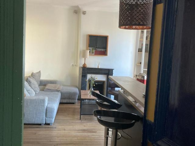 Charming and bright two room apartment, Paris Amsterdam Apartments for Rent