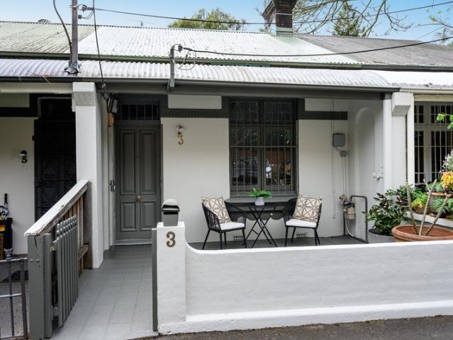 Charming and bright terrace refreshed for easy living