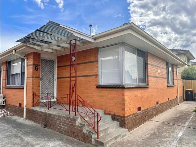Charming and fully renovated villa unit