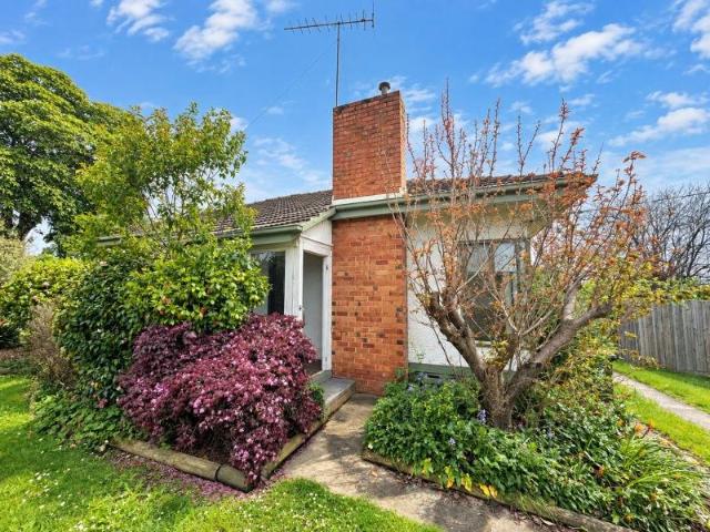 CHARMING AND MOVE IN READY!