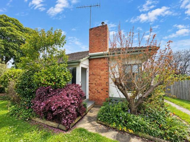 CHARMING AND MOVE IN READY!